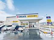 クリエイトエス・ディー飯田岡駅南店 徒歩5分。ドラッグストアが整い、薬や日用品を気軽に購入できる便利な暮らしを叶えます。 340m