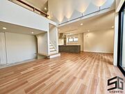 陽光をたっぷり受けるバルコニーは、洗濯物を干すだけでなくリラックス空間としても活躍。開放感のある眺めが毎日の暮らしを豊かに彩る、マイホームの魅力です。