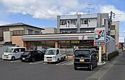 セブンイレブン平塚横内店 徒歩4分。コンビニが利用でき、急な買い物や日常のちょっとした用事にも便利な環境です。 260m