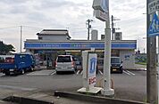 ローソン平塚横内北店 徒歩8分。コンビニが利用でき、急な買い物や日常のちょっとした用事にも便利な環境です。 640m