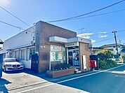曾我郵便局 徒歩6分。郵便局が利用でき、荷物の発送や手続きもスムーズに行える快適な環境です。 440m