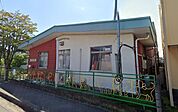 花乃幼稚園 徒歩3分。幼稚園や保育園が整い、小さなお子さまの通園も安心。子育て世帯に嬉しい環境です。 170m