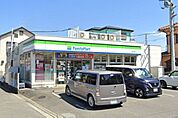 ファミリーマート平塚入野店 徒歩4分。コンビニが利用でき、急な買い物や日常のちょっとした用事にも便利な環境です。 320m