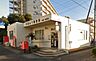 周辺：平塚山下郵便局 徒歩11分。郵便局が利用でき、荷物の発送や手続きもスムーズに行える快適な環境です。 820m