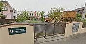 平塚めぐみこども園 徒歩13分。幼稚園や保育園が整い、小さなお子さまの通園も安心。子育て世帯に嬉しい環境です。 980m