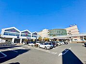 ヤオコー小田原ダイナシティ店 徒歩10分。スーパーが揃い、毎日の買い物がスムーズ。新鮮な食材で家族の食卓を支えます。 760m