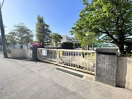 柏第三中学校 約1430m 徒歩約18分 「自立と貢献」を掲げ、信頼され、応援される柏第3中学校を目指しています。