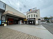 東武野田線「新柏」駅　約1100ｍ/徒歩約14分駅周辺は住宅街ですが、駅から数百メートルの場所にスーパーや病院もあり、住みやすい環境が整っています。