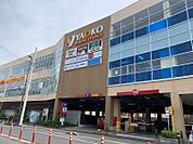 ヤオコー柏高柳駅前店まで950m　徒歩約12分