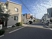 コンビニやスーパー、薬局など徒歩圏内と生活に便利な立地です♪お問合せお待ちしております。
