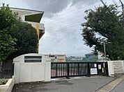 豊四季中学校　約1900ｍ　徒歩約24分教育目標「自 智 思 健」自立・開智・健康・思いやり　市内で二番目に新しい学校です。
