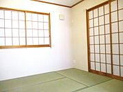 ６帖の和室は畳表替、障子・襖張替で綺麗になっています！