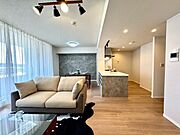 【Living】広さと明るさにこだわったリビング。家族とのコミュニケーションが弾む空間です。