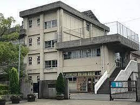 谷津南小学校 460m