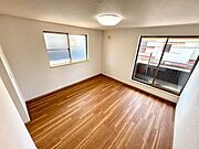 【Bedroom】ナチュラルな内装で、リラックスできる空間。寝室や書斎にも最適です。