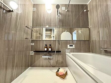 【Bathroom】リラックスできる空間で、一日の疲れを癒し、心身共にリフレッシュできます。