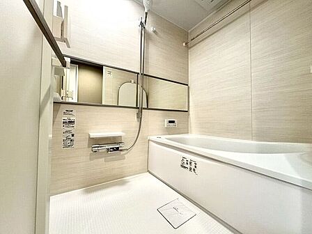 【Bathroom】お子様とのバスタイムにも十分な広さがあり、掃除も簡単にできます。