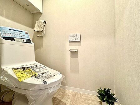 【Toilet】清潔感があり、落ち着いたデザインのトイレ。家族みんなが快適に使えます。