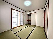 【Japanese Room】心落ち着く和室空間。客間やお子様の遊び場にも活用できます。