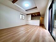 【Living】広さと明るさにこだわったリビング。家族とのコミュニケーションが弾む空間です。