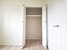 収納：【Bedroom】クローゼット完備で収納力◎。家具の配置もしやすい機能的な洋室です。