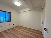 【Bedroom】クローゼット完備で収納力◎。家具の配置もしやすい機能的な洋室です。