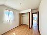 洋室：【Bedroom】主寝室や子ども部屋、在宅ワークにも使える洋室。暮らしに合わせて自由にレイアウトできます。