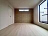 洋室：【Bedroom】主寝室や子ども部屋、在宅ワークにも使える洋室。暮らしに合わせて自由にレイアウトできます。