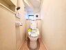 トイレ：【Toilet】清潔感があり、落ち着いたデザインのトイレ。家族みんなが快適に使えます。