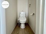 【Toilet】清潔感があり、落ち着いたデザインのトイレ。家族みんなが快適に使えます。