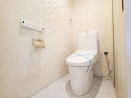 【Toilet】清潔感があり、落ち着いたデザインのトイレ。家族みんなが快適に使えます。