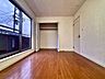 洋室：【Bedroom】主寝室や子ども部屋、在宅ワークにも使える洋室。暮らしに合わせて自由にレイアウトできます。