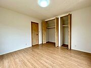 【Bedroom】ナチュラルな内装で、リラックスできる空間。寝室や書斎にも最適です。