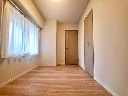 【Bedroom】ナチュラルな内装で、リラックスできる空間。寝室や書斎にも最適です。
