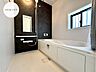 浴室：【Bathroom】リラックスできる空間で、一日の疲れを癒し、心身共にリフレッシュできます。
