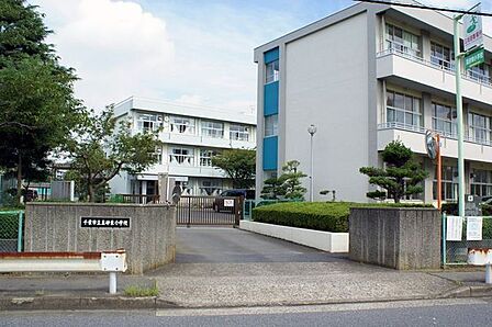 真砂東小学校 520m
