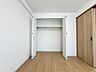 収納：【Bedroom】クローゼット完備で収納力◎。家具の配置もしやすい機能的な洋室です。