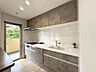キッチン：【kitchen】効率よく使える広々キッチン。収納力も高く、料理の時間がスムーズに。