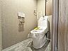 トイレ：【Toilet】清潔感があり、落ち着いたデザインのトイレ。家族みんなが快適に使えます。