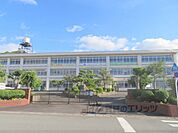 成和中学校まで750メートル