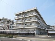 明倫小学校まで750メートル