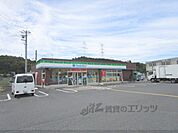 ファミリーマート　綾部下八田店まで270メートル