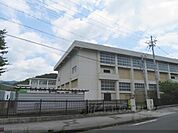 新舞鶴小学校まで350メートル