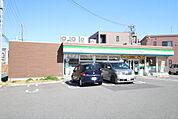 ファミリーマート　中川十一番町店