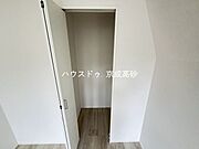 適材適所の収納付きです。