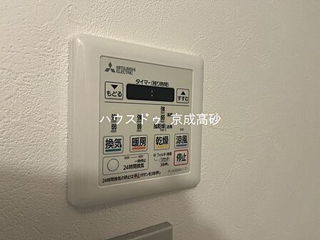 カビの発生も抑制出来ます！また暖房・涼風機能も付いているので冬はいつでも暖かく、夏は涼しく、雨の日でも洗濯物が乾くのも良いですよね！梅雨の時期など重宝します。