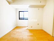 毎日の疲れを癒す主寝室。リラックスできる時間をお過ごしください。