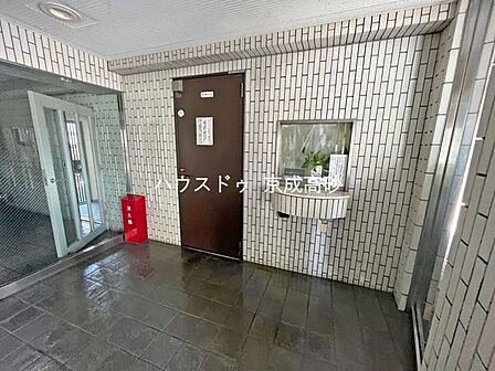外と内をつなぐエントランスは管理が行き届き、居住者を優しく迎え入れてくれます。