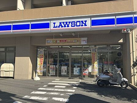 ローソン松戸市役所前店 590m