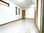 落ち着いた雰囲気に包まれて、伸びやかな空間の中で、ゆったりと家族団らんのひとときを過ごせます。